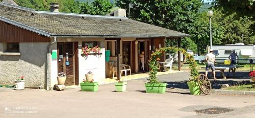 Photo de la galerie de l'établissement Camping LES VIGNES, à Castillon-en-Couserans