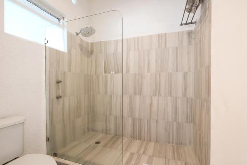 a shower with a glass door in a bathroom at Villa Bejar Cuernavaca in Cuernavaca
