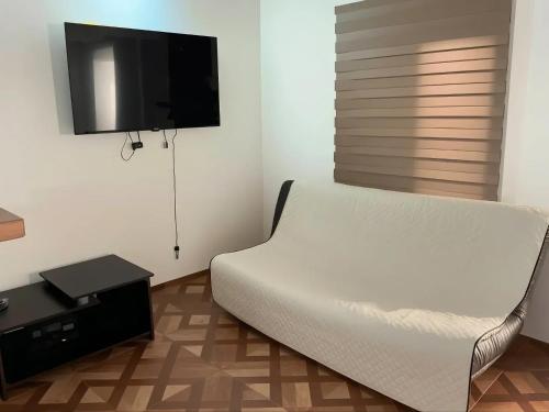 Televisyen dan/atau pusat hiburan di Aparta Suite Torre De Prado 502
