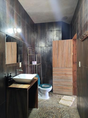 Koupelna v ubytování BRISAMAR GUESTHOUSE