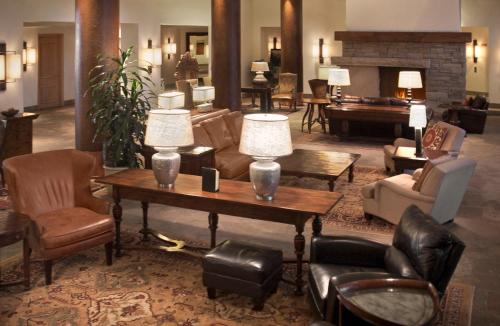 a lobby with a living room with furniture and a fireplace at The Peaks Resort and Spa in Telluride