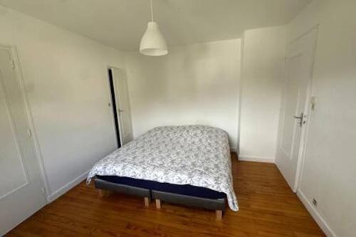 a bedroom with a bed in the corner of a room at Grande Maison proche ST Micro in Crolles