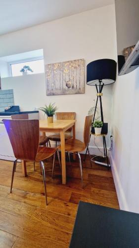 a dining room with a table and chairs at Leeds Kelso in Leeds