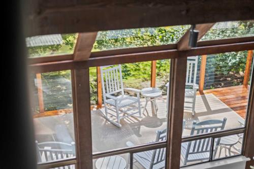 Μπαλκόνι ή βεράντα στο Modern Forest Retreat: Dog Friendly Scenic Views