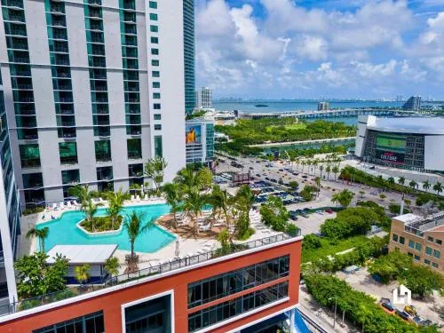 Stylish Apartments with Partial Ocean Views in Downtown! photo 18