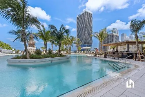 Stylish Apartments with Partial Ocean Views in Downtown! photo 1