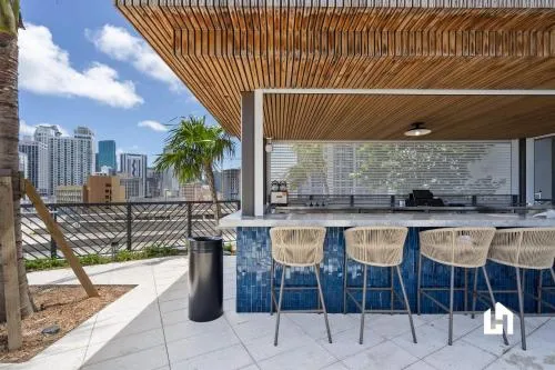 Stylish Apartments with Partial Ocean Views in Downtown! photo 5
