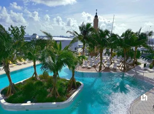 Stylish Apartments with Partial Ocean Views in Downtown! photo 16