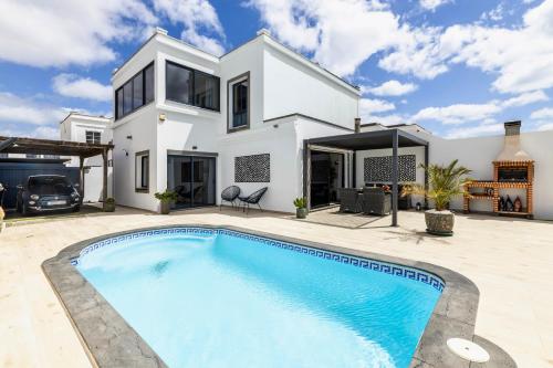 Villa Playa Blanca - Heated pool, AirCon