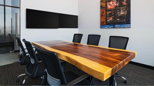 a conference room with a wooden table and chairs at Vetta, Distrito Uno, Autograph Collection in Chihuahua