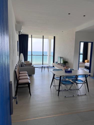 Posezení v ubytování Santorineo Sematan 2 Bedroom Suite