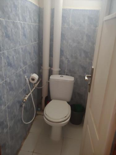Bilik mandi di Appartement F3 Fil-Fila SKIKDA