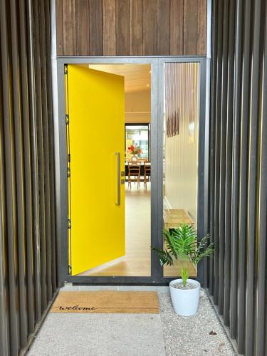 Μια τηλεόραση ή/και κέντρο ψυχαγωγίας στο The Yellow Door at Lake Hawea