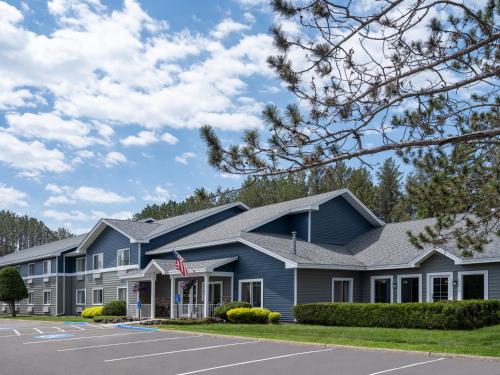 a home with a blue house at Country Inn Two Harbors in Two Harbors