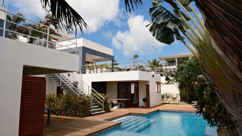 Bazén v ubytování Villa Sol Paraiso nebo v jeho okolí