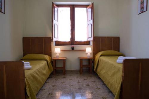 Postel nebo postele na pokoji v ubytování Villa Magnolia Agrigento Grotte - Relax in collina