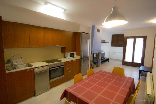 Kuchyň nebo kuchyňský kout v ubytování Apartamentos Turisticos Rio Gallego