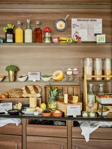 a display of different types of food on shelves at Flemings Selection Hotel Frankfurt-City in Frankfurt/Main