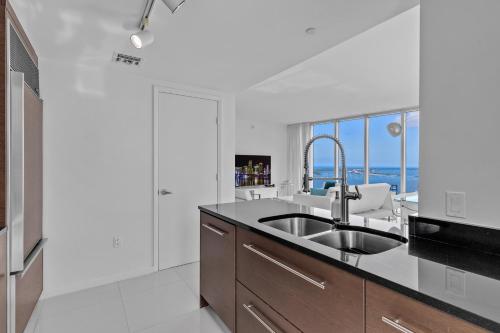 Køkken eller tekøkken på Large Suites in Hotel W with bay views