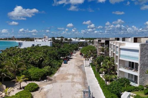 an aerial view of a beach with buildings and the ocean at Akumal Amor Caribbean Sea View 2 Min Walk To Beach in Akumal