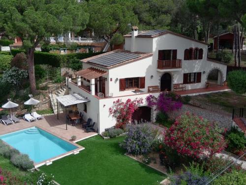 Villa de lujo independiente en L'Estartit con aire acondicionado - ES-323-33