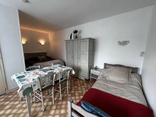 Studio avec jardin, balcon, WIFI et parking près des Thermes - FR-1-541-117