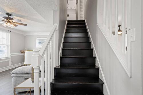 Φωτογραφία από το άλμπουμ του Fly In Style! Charming Townhome 6 Mins from RIC! σε Highland Springs