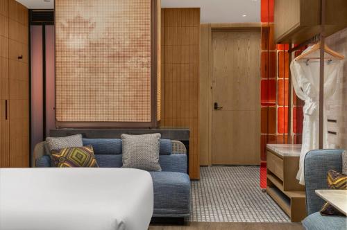 Katil atau katil-katil dalam bilik di Hotel Indigo Changsha Meixi Lake