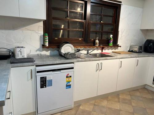 Kuchyň nebo kuchyňský kout v ubytování Luxury House 5 bedrooms