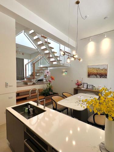 a kitchen and dining room with a large window at Yama no Shita Homestay in Zhongpu