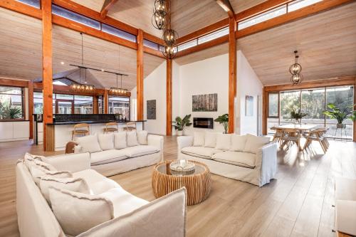Χώρος καθιστικού στο TeySha Retreat - New Luxurious & Unique Property