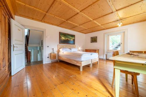 a bedroom with a bed and a wooden ceiling at La Casa dei Botiri in Rocca Pietore