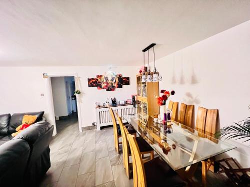 a living room with a table and a couch at Luxury room near train station and city centre in Stivichall