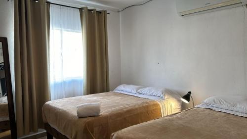 Una cama o camas en una habitación de Suites Apodaca