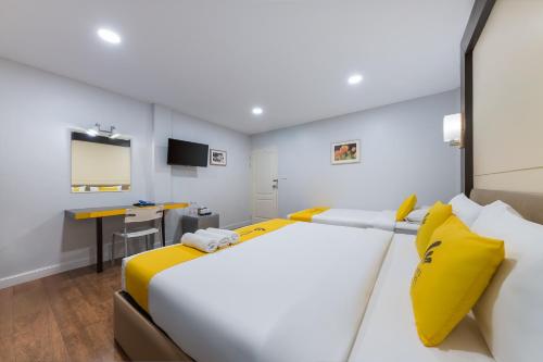 Una cama o camas en una habitación de Lee's Mark