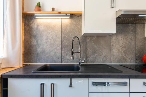 Kuchyň nebo kuchyňský kout v ubytování L' edelweiss