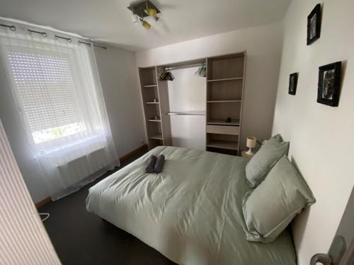 En eller flere senge i et værelse på Maison de Ville 5 mns du centre