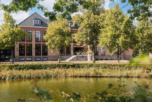 a building with a pond in front of it at Cityhotel Wood in Middelburg