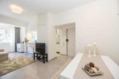 Lovely & Modern in the Center