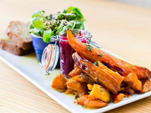 un piatto di cibo con verdure e insalata di The Beach, Days Bar and B&B a Inishbofin