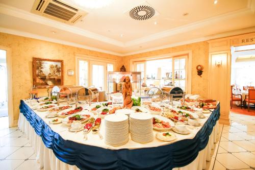 a long table with plates of food on it at Strandhotel Duhnen in Cuxhaven