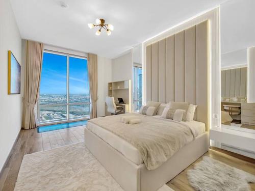 Postel nebo postele na pokoji v ubytování Luxury Apt in Business Bay Water canal view