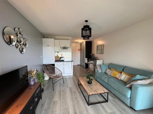 Η κουζίνα ή μικρή κουζίνα στο Studio avec piscine à 300m de la plage Résidence Royal Park