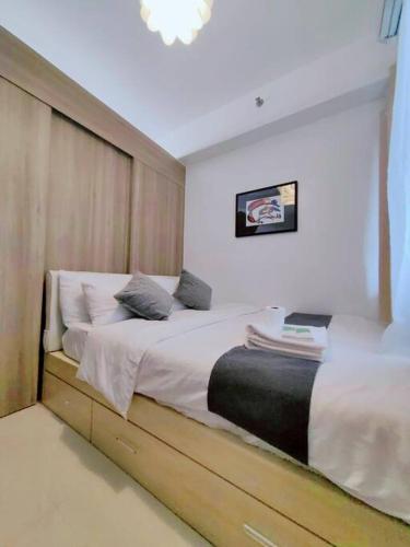 1BR Condotel with Balcony at FAME Residences #FM36