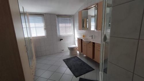 Ένα μπάνιο στο Große helle Gästewohnung