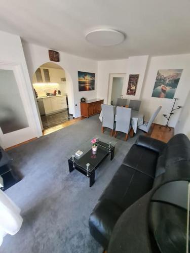 Apartman Mira Zadar-Spacious 3-Bedroom Apartment near Beach & Old Town