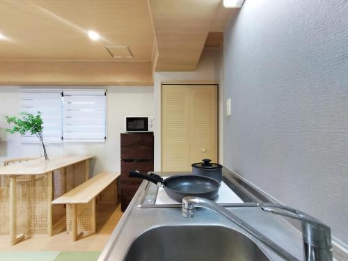 S30人气西新宿地域 交通便利 近新宿中央公园 步行8分钟到西新宿五丁目站 和洋风style 最大7人