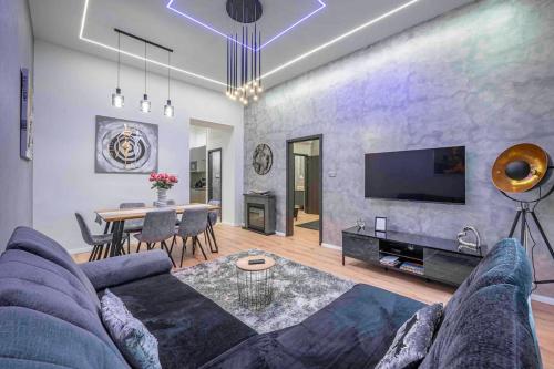 Exclusive Downtown Apartment with AC