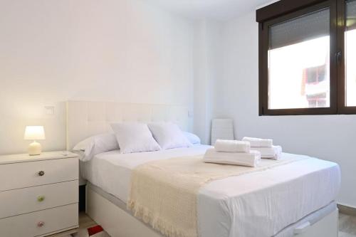 For You Rentals Acogedor apartamento TEMPORAL de un dormitorio en Chamartin MMA322A