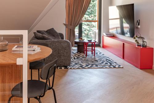 Χώρος καθιστικού στο Apartament SZTOKHOLM - przestronny i stylowy apartament w centrum miasta, z prywatnym parkingiem